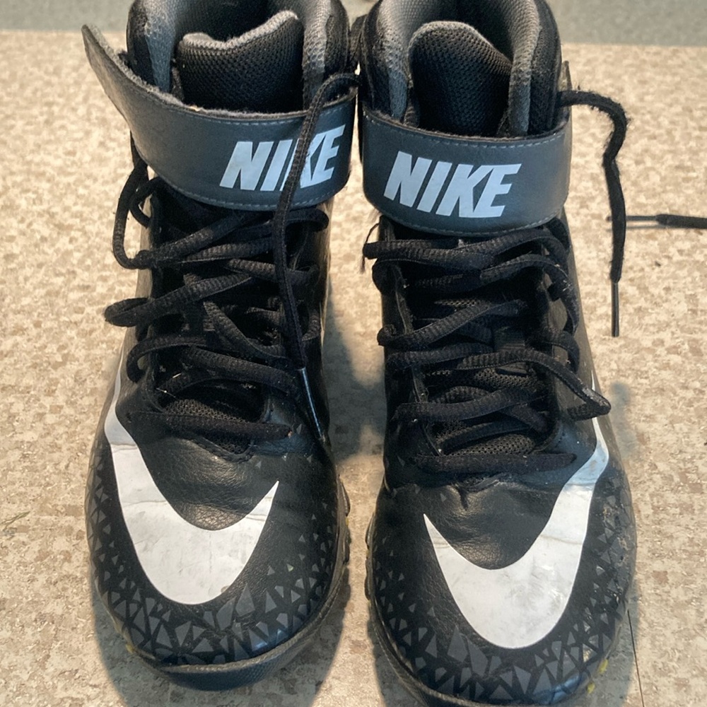 Nike Force Savage Shark High Football Cleats 880133-002 YOUTH Sz 4Y Black
